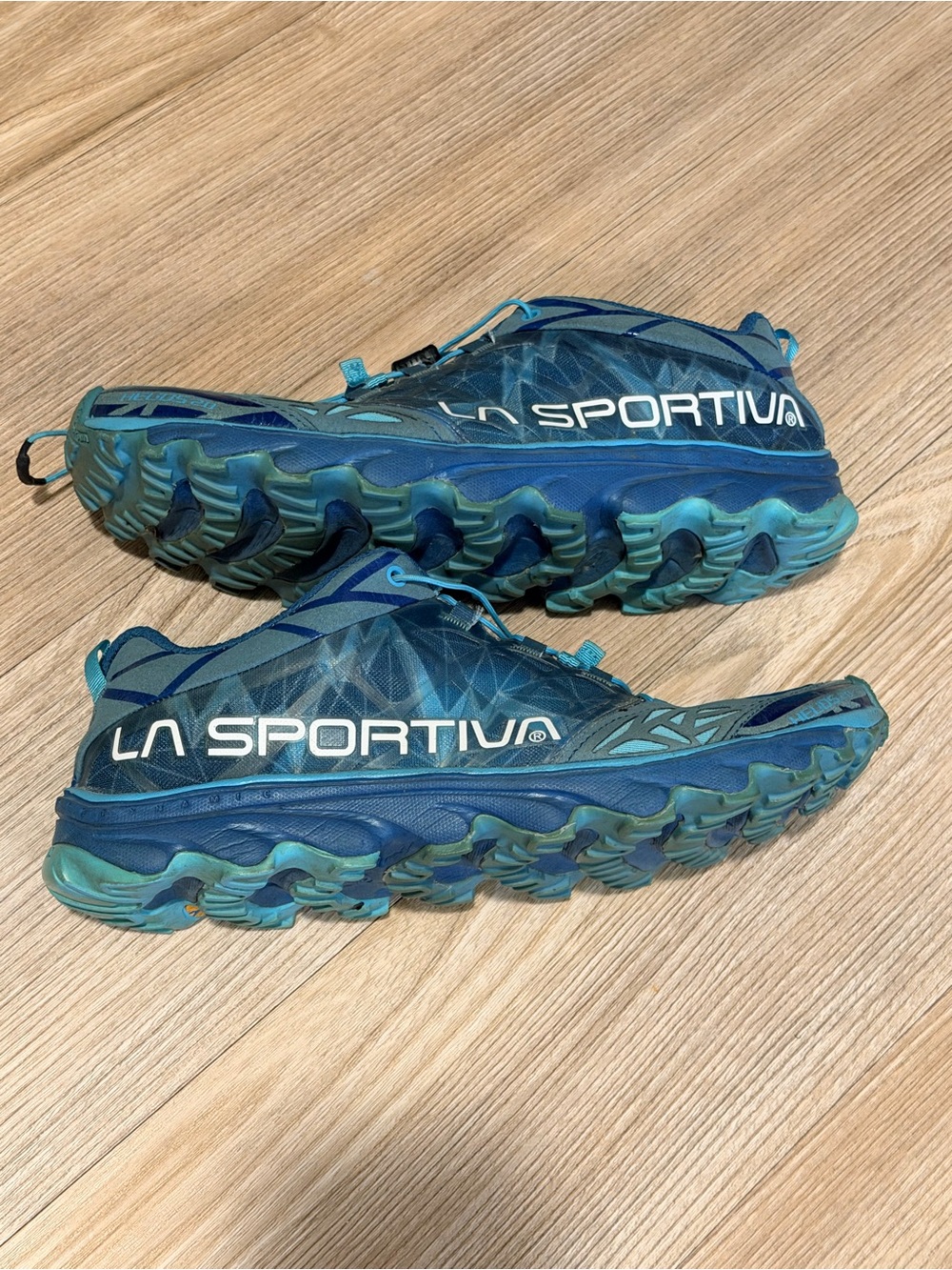 La Sportiva women Teal and Navy Trail Sneakers